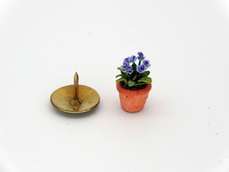 Handmade 1/24th/half Scale Dollshouse African Daisies (image for) Handmade 1/24th/half Scale Dollshouse African Daisies